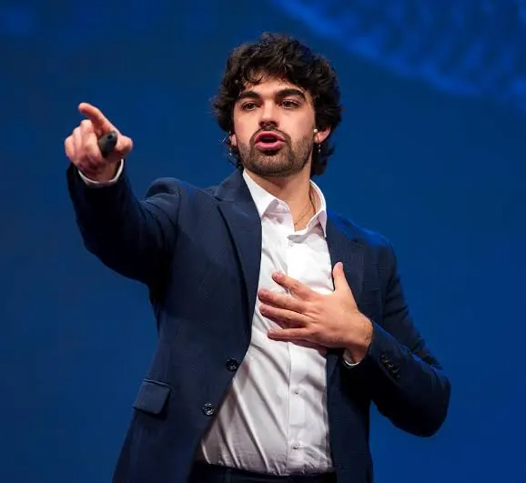 Adrià Solà Pastor biografia famosix
